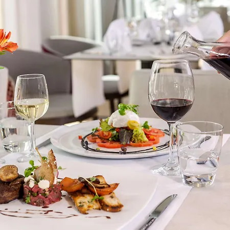 Nh Collection Hotel